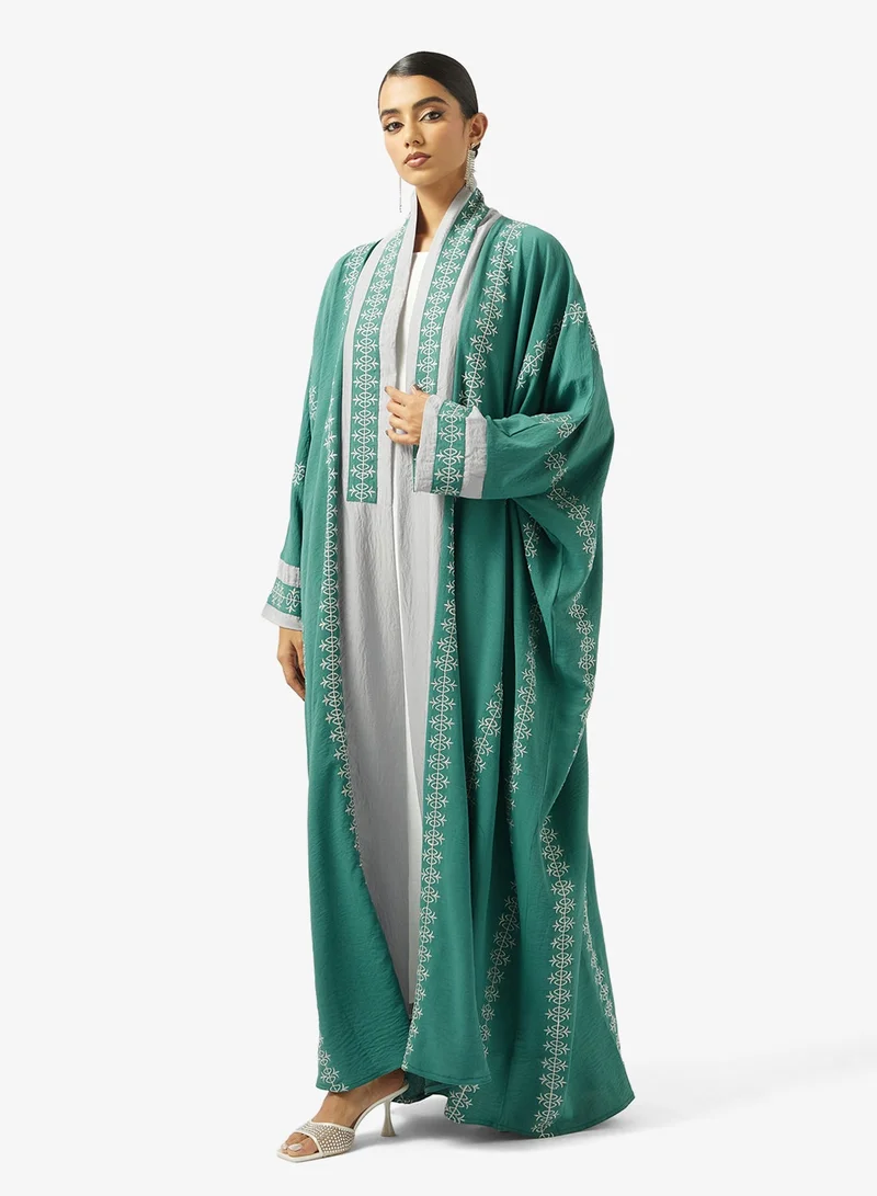 هيا كلوزيت عباية مفتوحة مطرزة بزخارف زهور